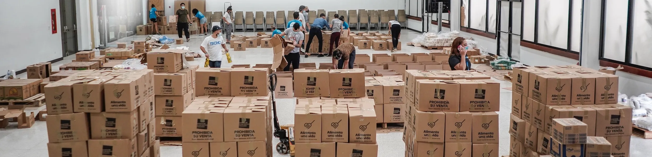 Voluntarios de un Techo para mi país recogen y organizan diferentes ayudas y donaciones